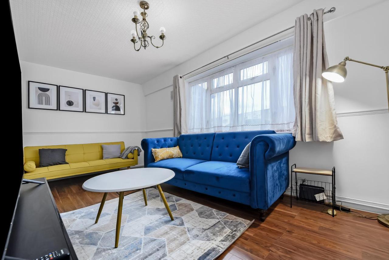 لندن Stylish Excel 3 Bedroom Flat المظهر الخارجي الصورة